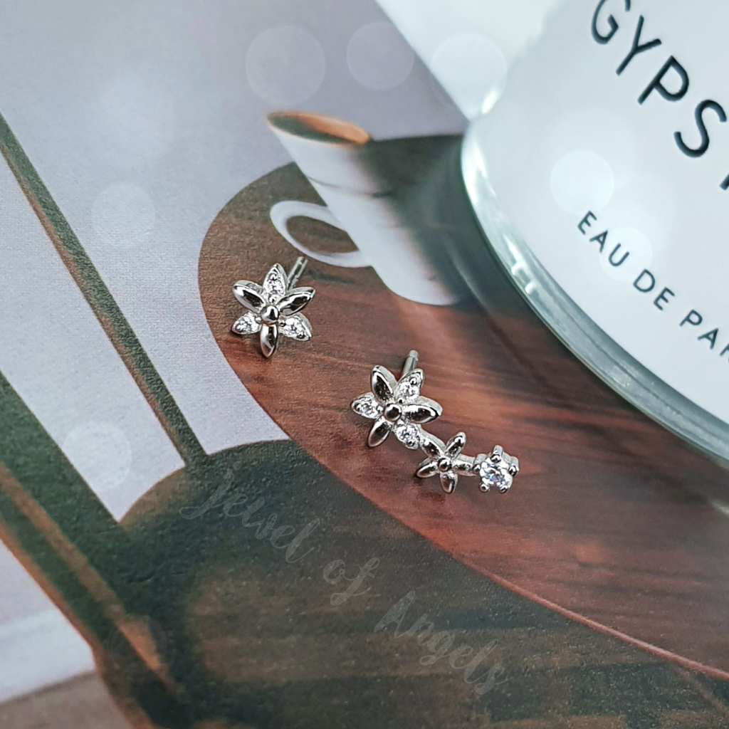 ต่างหูเงินแท้ S925 รุ่น Blossom ต่างหูแป้น รูปดอกไม้ เพชรCZ สีเงิน เงินแท้ทั้งชิ้น Silver925 ตุ้มหูเงินแฟชั่น