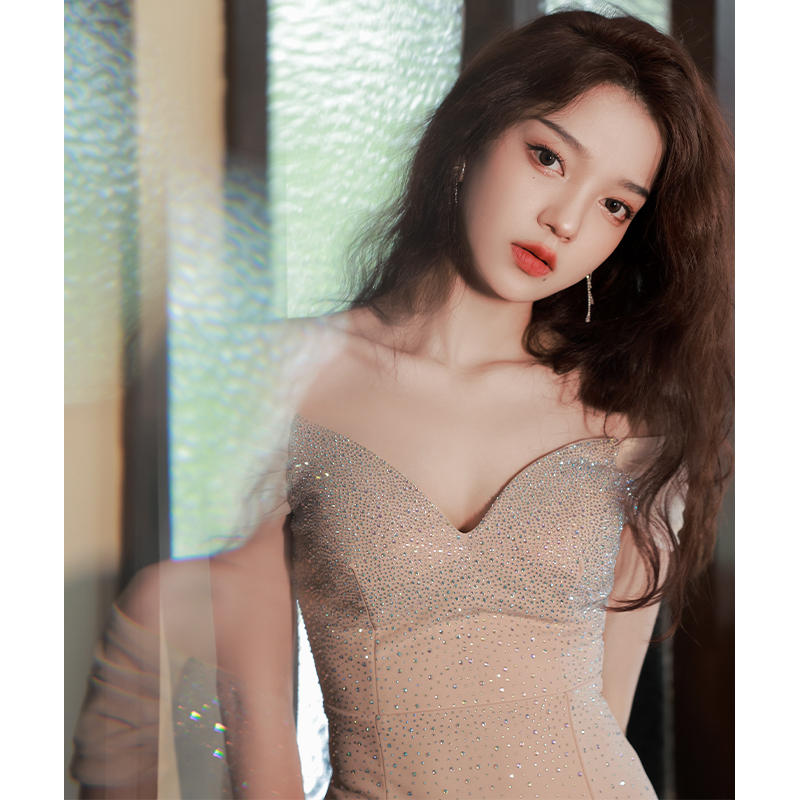 ชุดราตรี ชุดราตรีสวยหรู แบบ ทันสมัย Evening dress