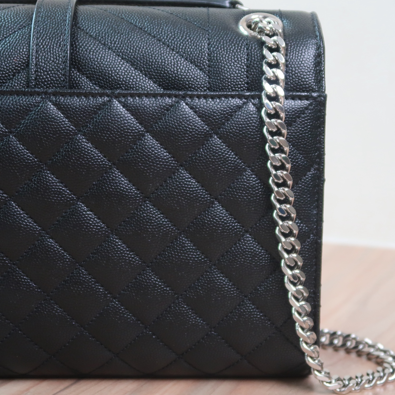 SAINT LAURENT Black Caviar Mix Quilted Envelope Crossbody SHW(ใบEmquartier)