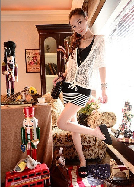 เสื้อคลุมลูกไม้ น่ารัก มีฮู้ด ลูกไม้นิ่มมาก สีขาวครีม พร้อมส่งเลยจ้า white