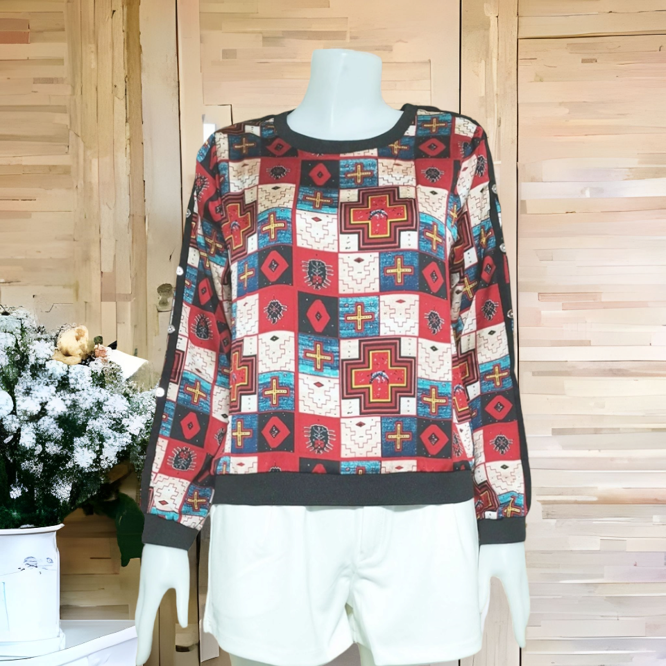 Blouse3893 เสื้อแฟชั่นนำเข้า เสื้อชีฟองลายกราฟฟิคแขนยาวแต่งกระดุม ผ้าชีฟองเนื้อดีนุ่มใส่สบายผ้าเนื้อดีเรียบสวย งานสวยใส่ง่ายแมทช์กับอะไรก็เข้า มี 3 โทนสี ดำ, น้ำตาล, แดง