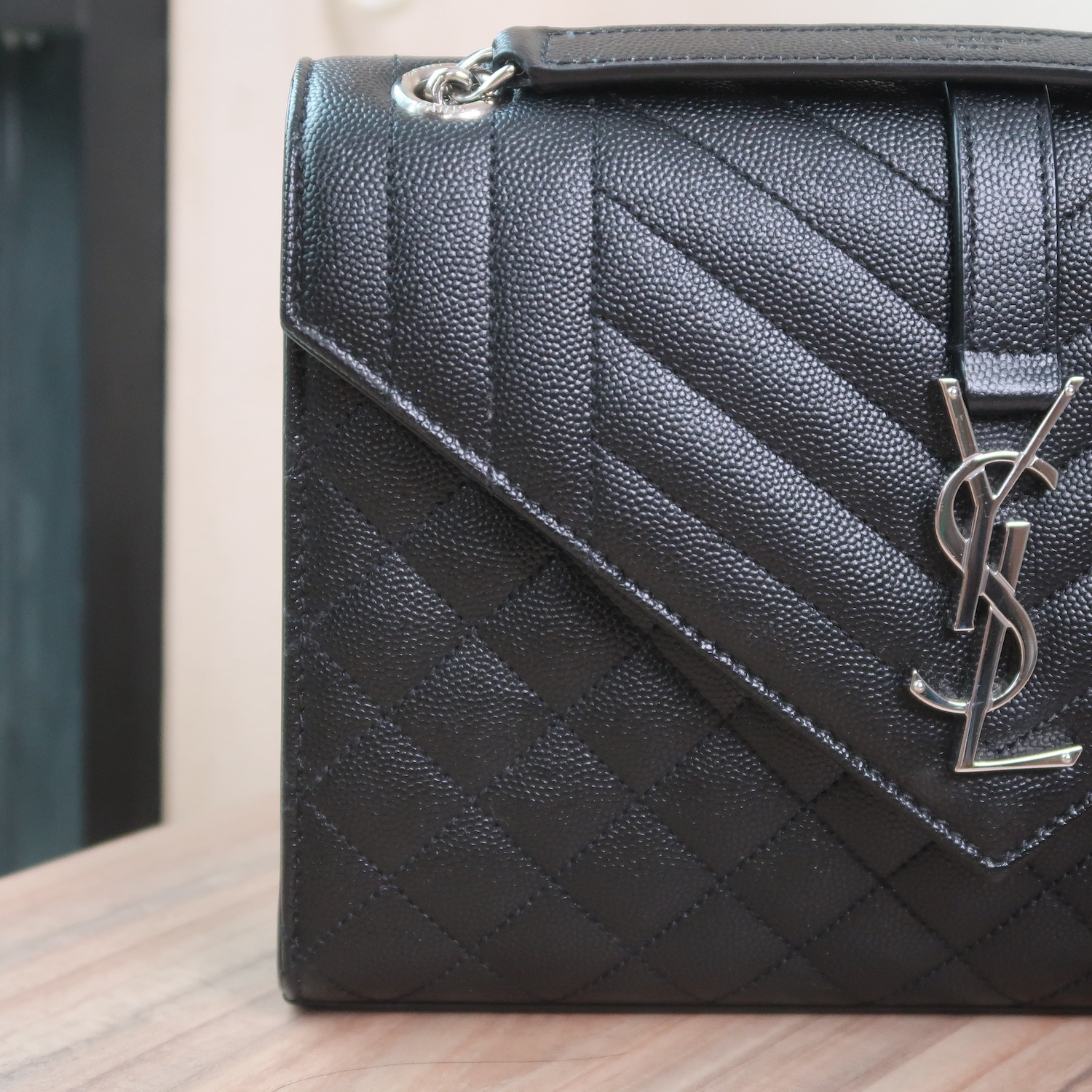 SAINT LAURENT Black Caviar Mix Quilted Envelope Crossbody SHW(ใบEmquartier)