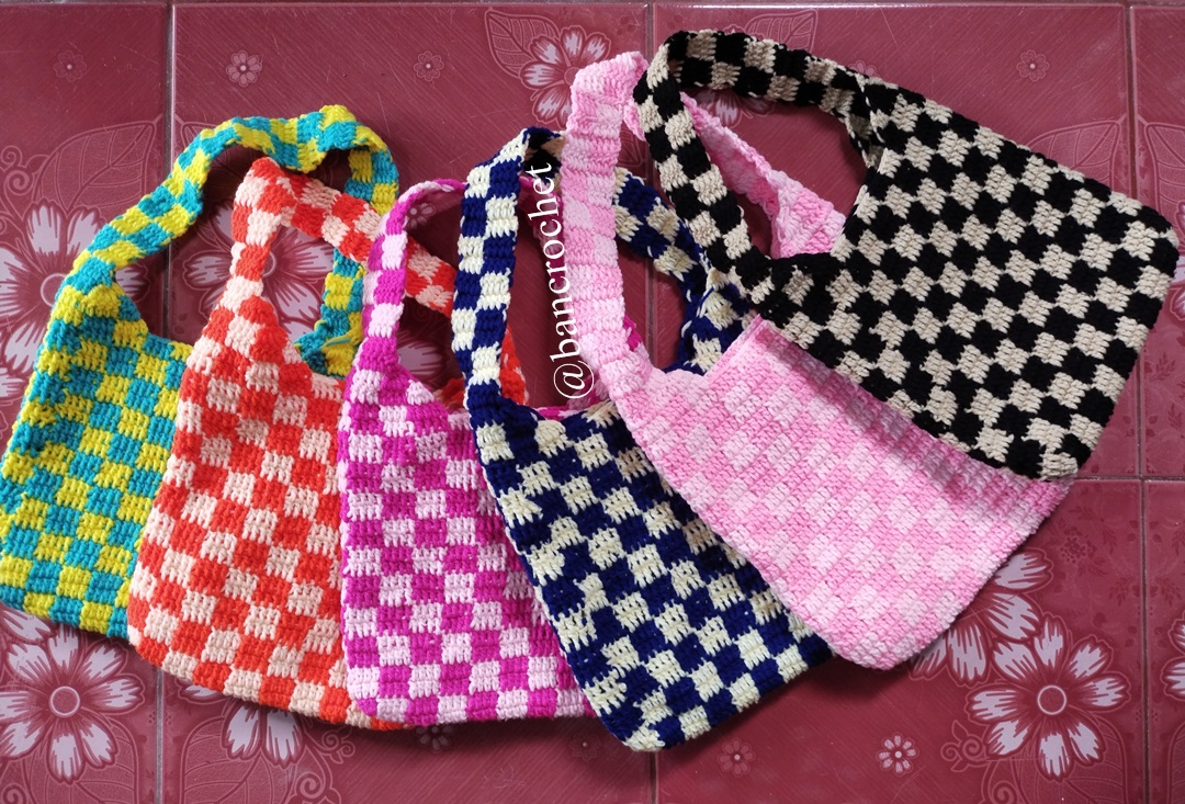 Bancrochet กระเป๋าถักลายตาราง Crochet Bag หลากสี 20*20 cm