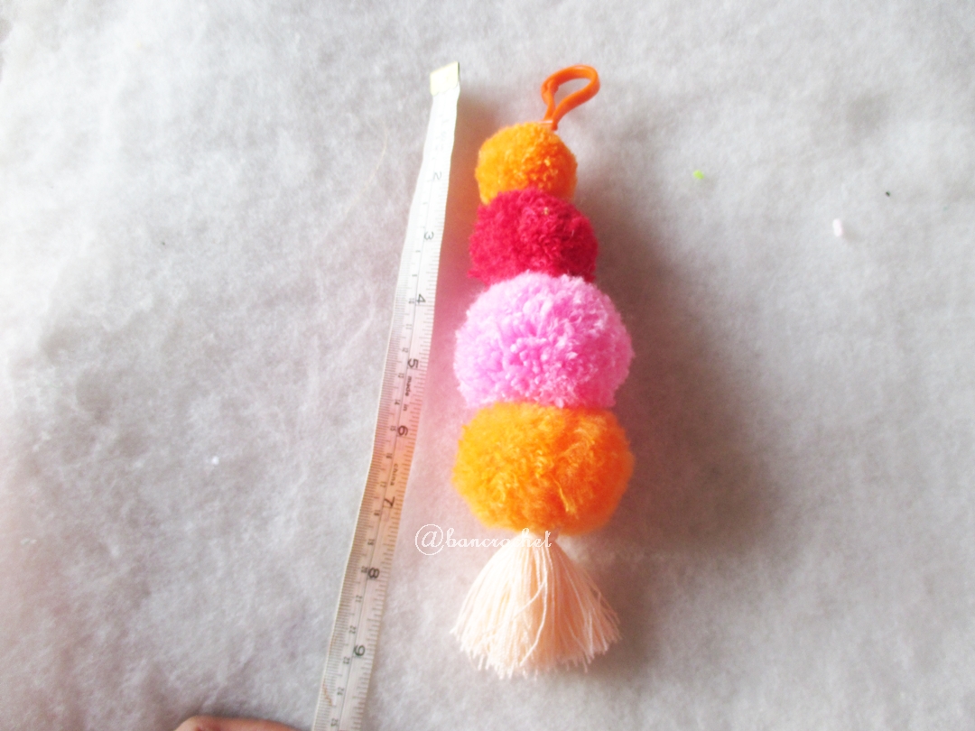 พวงกุญแจปอมปอม pompoms crochet keychain
