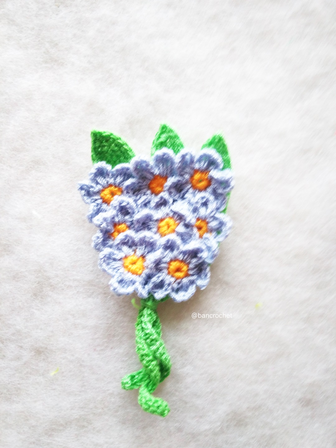 Bancrochet ช่อดอกไม้จิ๋วถักโครเชต์ Mini flower bouquet crochet สีม่วงคราม 5 นิ้ว