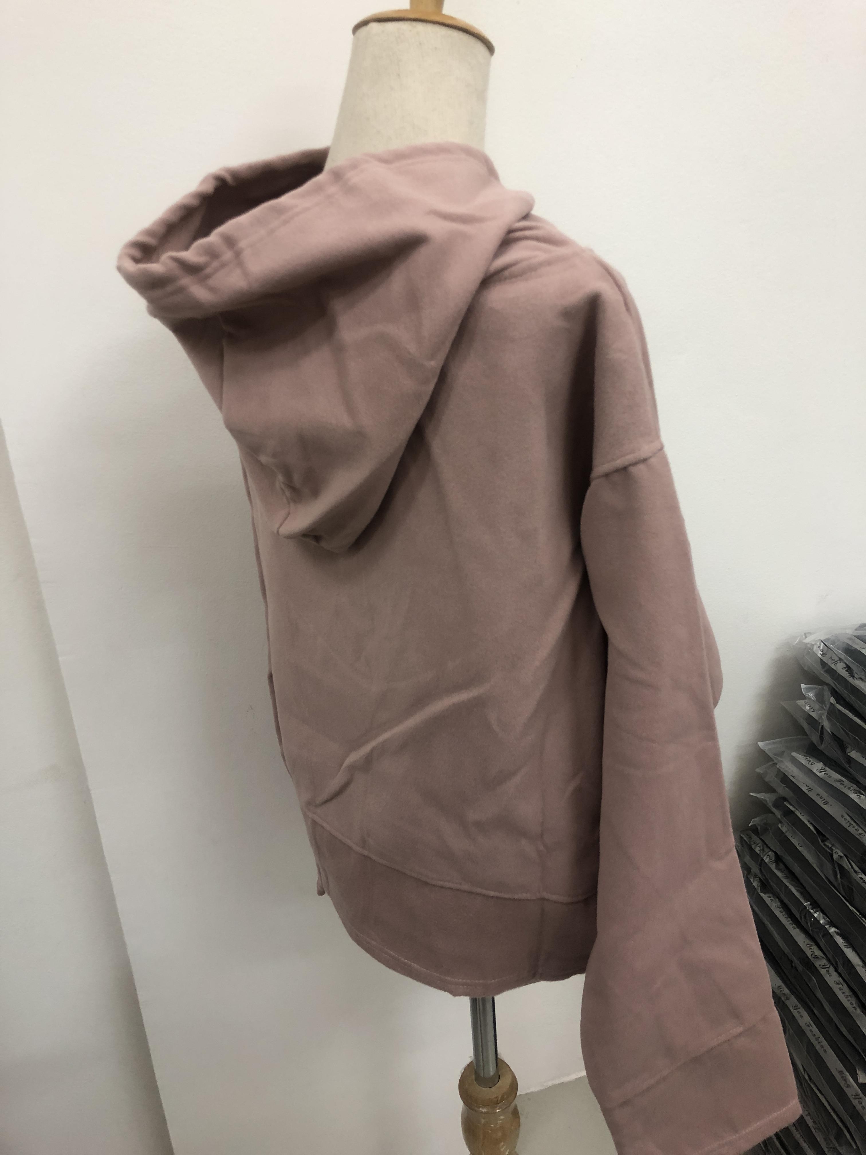 เสื้อกันหนาวฮู้ดดี้ แฟชั่นเกาหลี ตัวสั้นทรงแข็ง น่ารักมากจ้า ผ้าสักกะหลาดเนื้อนุ่มแต่เป็นทรง พร้อมส่ง งานจริงในภาพสุดท้ายน้า