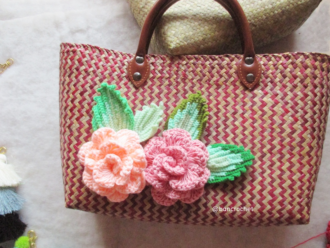bancrochet กระเป๋ากระจูดสาน ประดับดอกไม้ ขนาด 10*14*5*15 นิ้ว basket weave bags ธรรมชาติ 10*14*5*15 นิ้ว