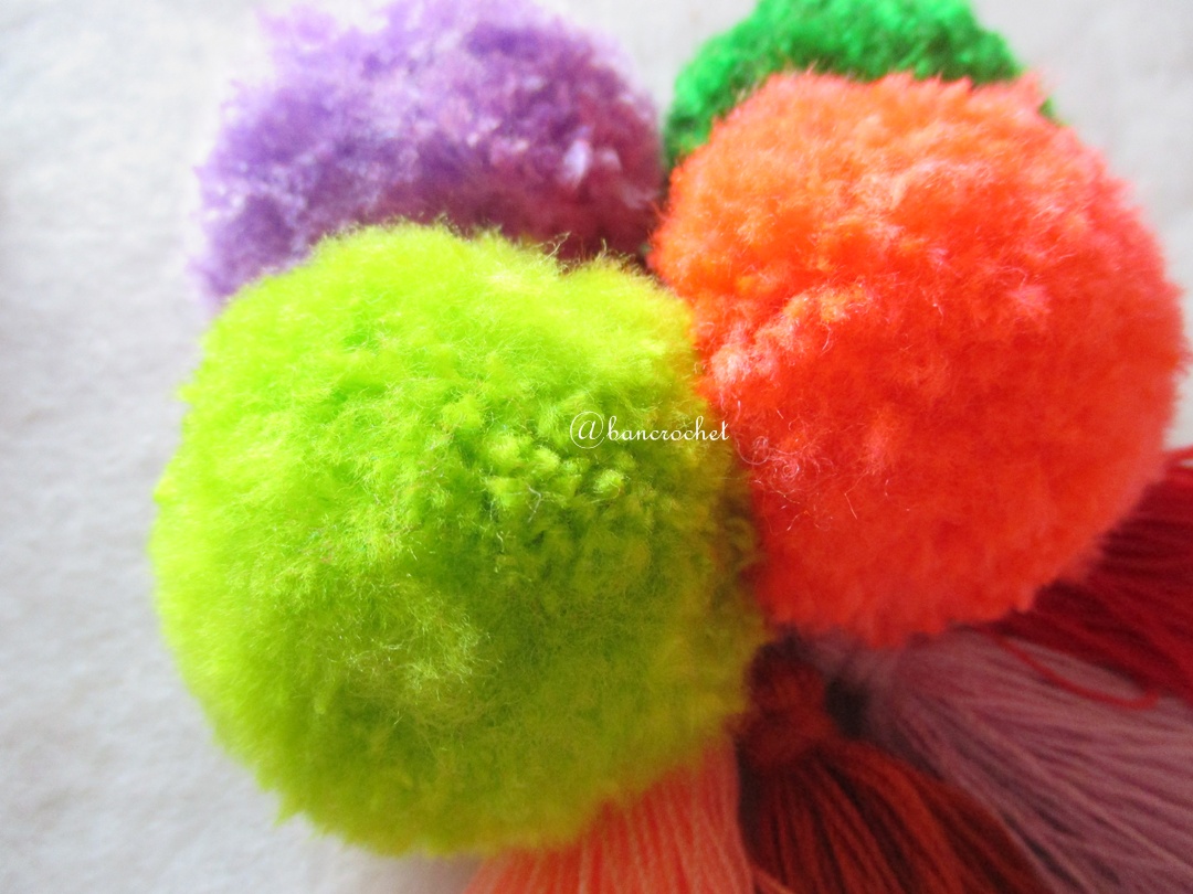 พู่+ปอมปอมแขวนกระเป๋าถักโครเชต์ pompom