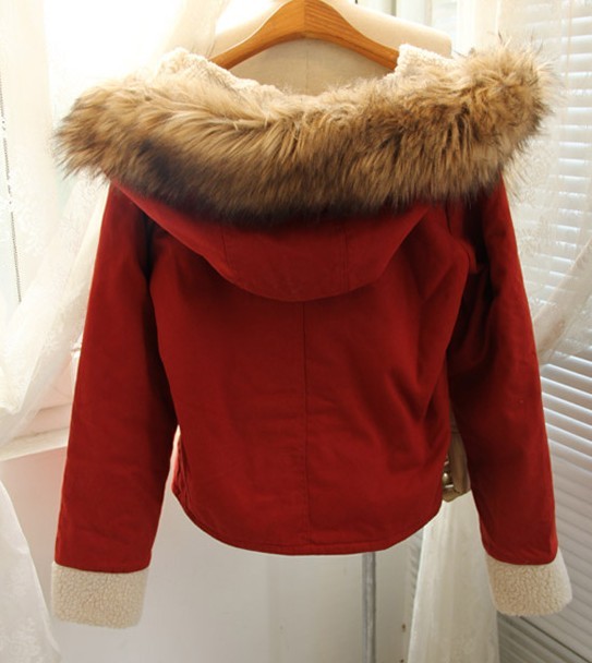 เสื้อกันหนาวฮู้ดดี้ แต่งขนเฟลอรอบฮู้ด น่ารัก ผ้านิ่มมากๆ หนา บุซับในขนแกะกันหนาวได้ดีเลยค่ะ พร้อมส่ง สีแดง แดง