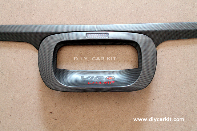 เบ้าเปิดท้ายรถแบบดาบ ลายเคฟล่าห์ Vigo Champ