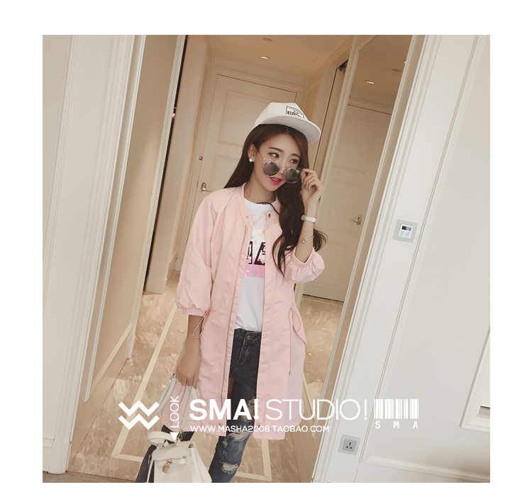 เสื้อคลุมสไตล์เกาหลี ทรงยาว ผ้าร่ม แต่งสกรีนลายด้านหลัง ดีเทลช่วงหลังเก๋ๆ พร้อมส่ง