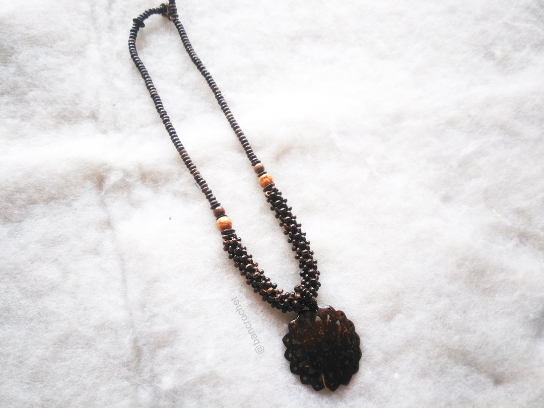 สร้อยกะลามะพร้าวห้อยตุ้งติ้ง Coconut Shell Necklace สีธรรมชาติ 15 นิ้ว