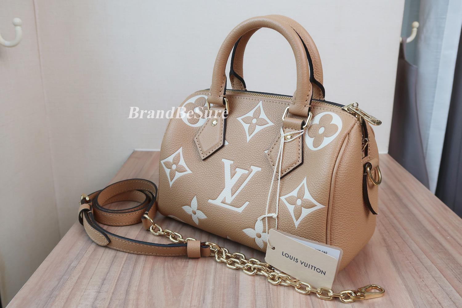 Louis Vuitton Arizona/Creme Monogram Empreinte Speedy Bandouliere 20(ใบParagon 7วัน)