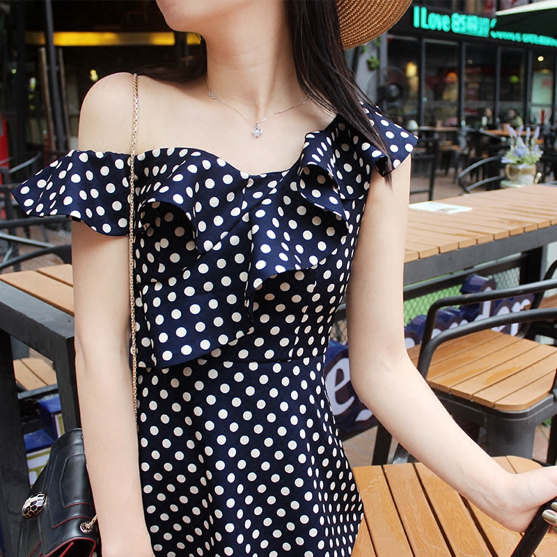 Dress4414 เดรสเปิดไหล่ระบายเฉียงลายจุดพื้นสีกรมท่า ซิปข้างใส่ง่าย มีซับใน งานน่ารักดีเทลดีงามเก๋ๆ ดูมีสไตล์ไม่ซ้ำใคร