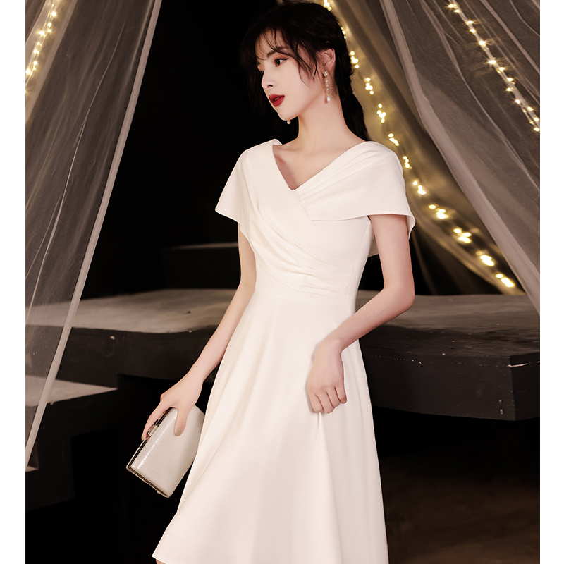 ชุดราตรี ชุดราตรีสวยหรู แบบ ทันสมัย Evening dress