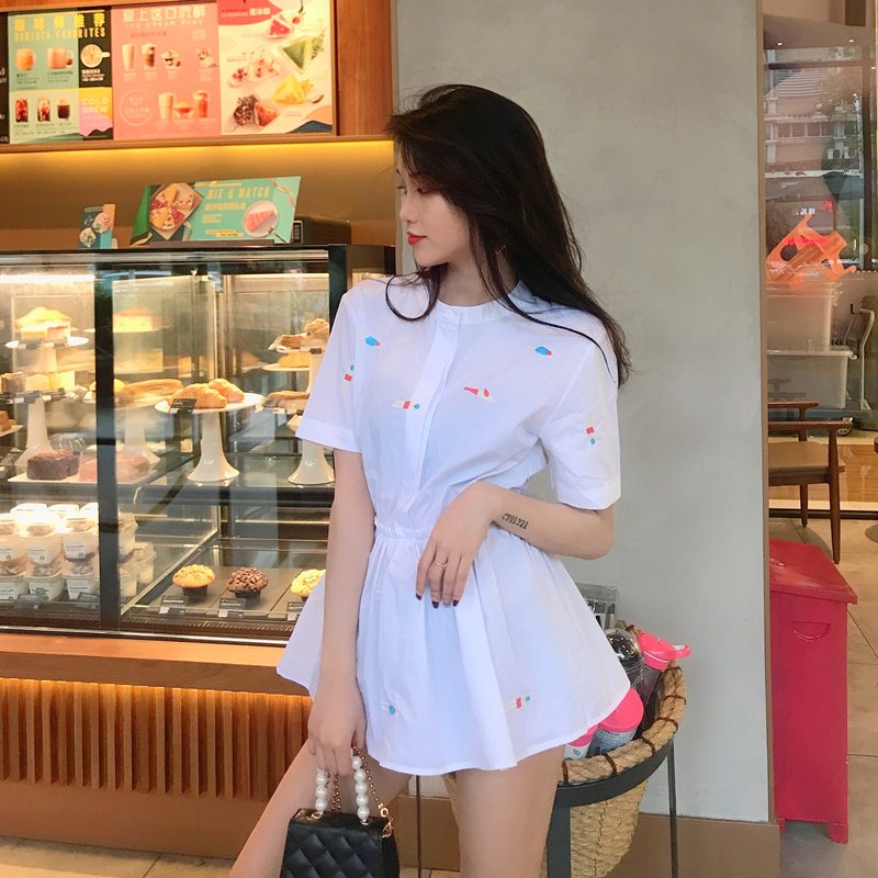 Blouse3782 เสื้อเชิ้ตคอจีนตัวยาวสีขาว เอวสม็อค ผ้าคอตตอนเนื้อดีปักลายน่ารัก ดีไซน์เก๋ๆ แมทช์กับอะไรก็เข้า