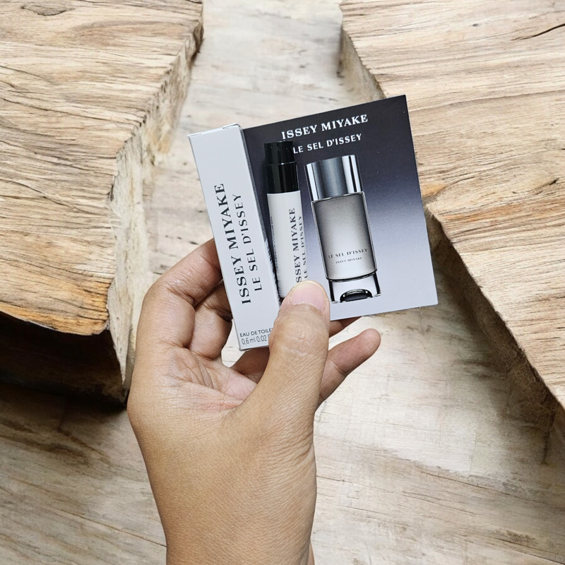 Issey Miyake Le Sel d’Issey (EAU DE TOILETTE) 0.6 ml.