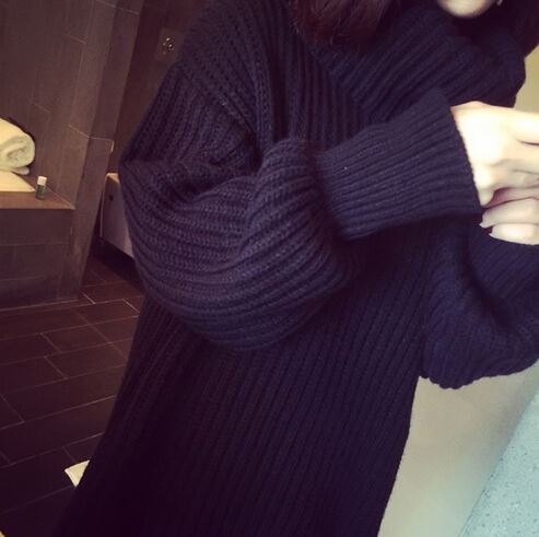 เสื้อไหมพรมคอเต่า ตัวโคล่ง สีดำ ยืดได้เยอะ ใส่เดี่ยวไหรือใส่โค้ทคลุมก็สวยจ้า