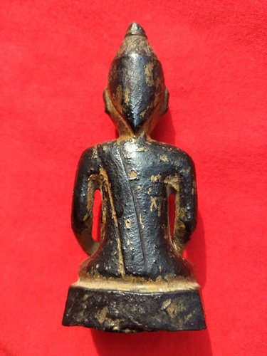 พระพุทธรูปไม้แกะลงรักเก่า