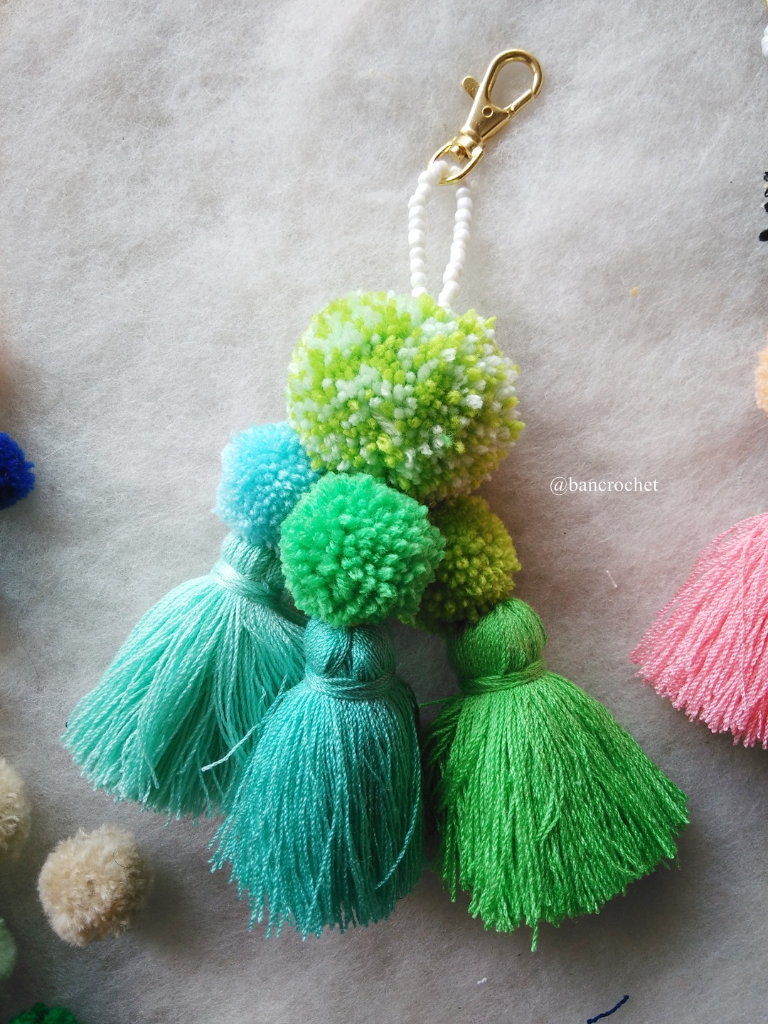 พวงกญแจพู่แขวนกระเป๋า Tassel keychains หลากสี 5.5-6 นิ้ว