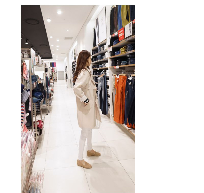 เสื้อโค้ท สีครีม ใส่คลุมตัวนอกกันหิมะได้ ผ้าในล่อนเนื้อดีบุซับในกันลม ดูไม่หนา แต่อุ่นพอตัวเลยจ้า งานดีคุณภาพตามแบบเลยจ้า งานตามแบบ