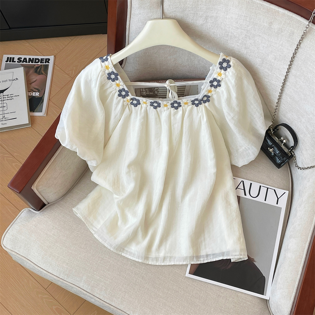เสื้อเชิ้ตผู้หญิงใส่ทํางาน 390 บาทต่อชิ้น ฟรีค่าจัดส่ง