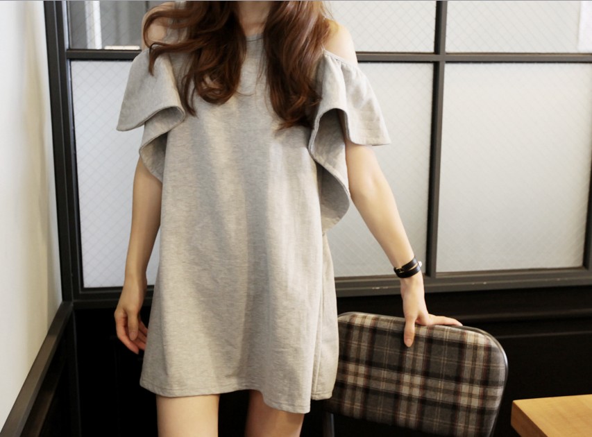 เสื้อแฟชั่นตัวยาว พร้อมส่ง สีขาว ผ้าฝ้าย เว้าไหล่น่ารักมาก ๆ white