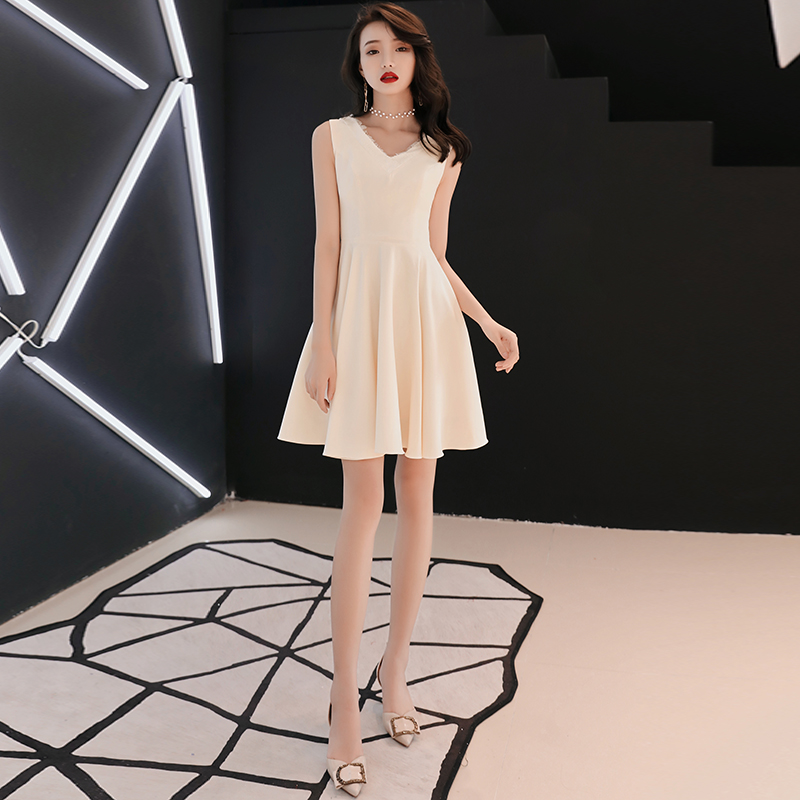 ชุดราตรี ชุดราตรีสวยหรู แบบ ทันสมัย Evening dress