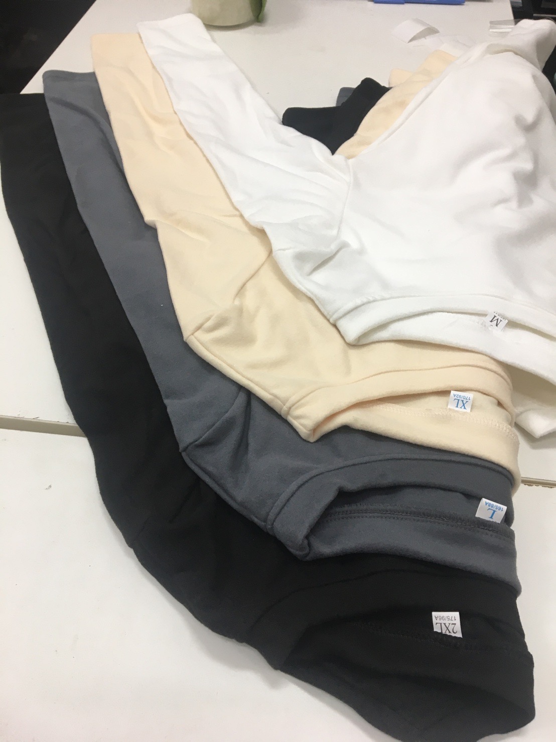 HEATTECH (ฮีทเทค คอกลม นุ่ม) เสื้อแขนยาว ใช้ใส่เพิ่มความอุ่นด้านใน กันหนาว ผ้ายืดหยุ่น ผ้าเนื้อนุ่ม