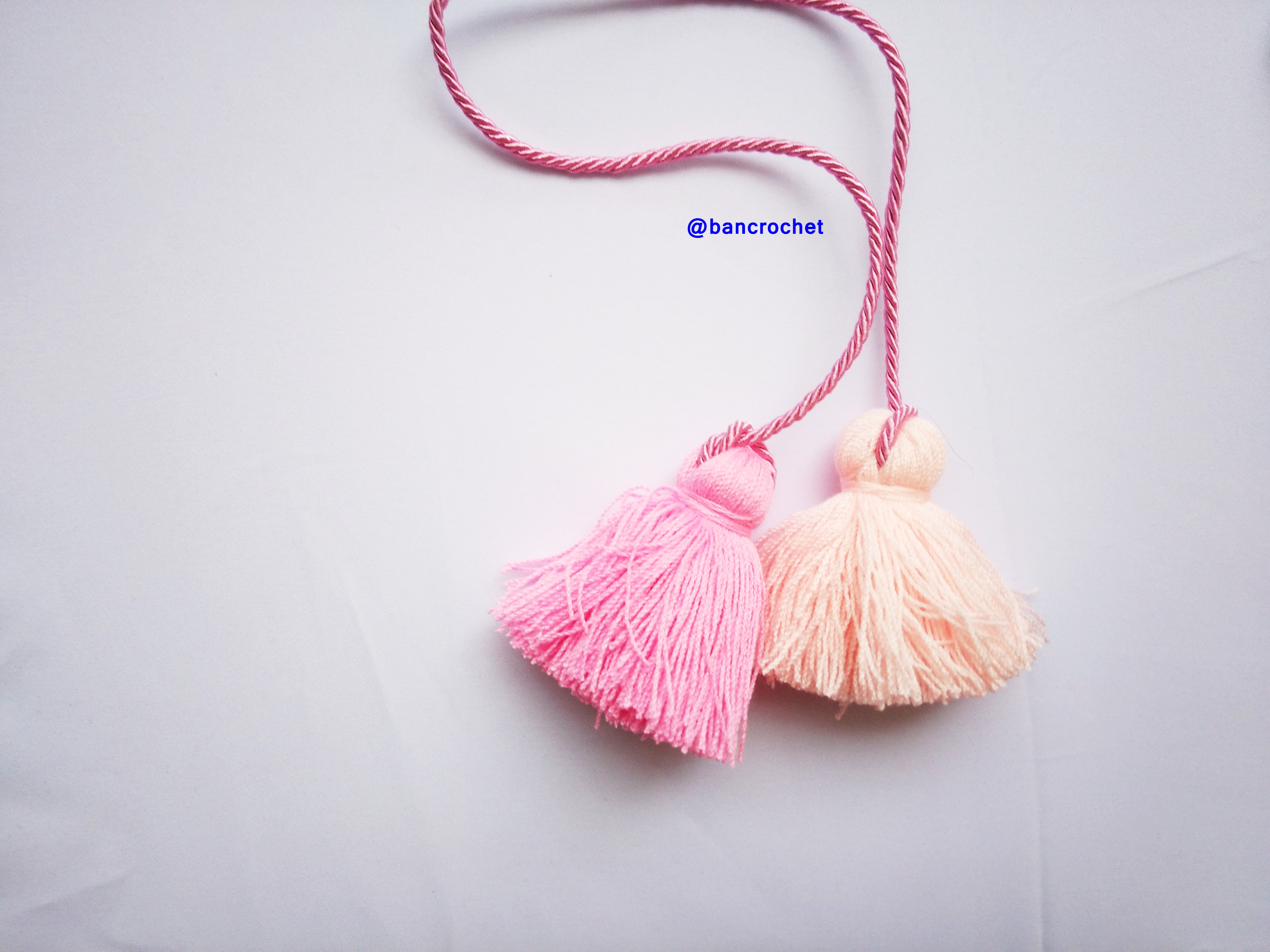 Bancrochet พู่ห้อยกระเป๋า/ที่ห้อยกระเป๋าแฮนด์เมด Tassels keychain hanging for bags หลากสี 4 นิ้ว