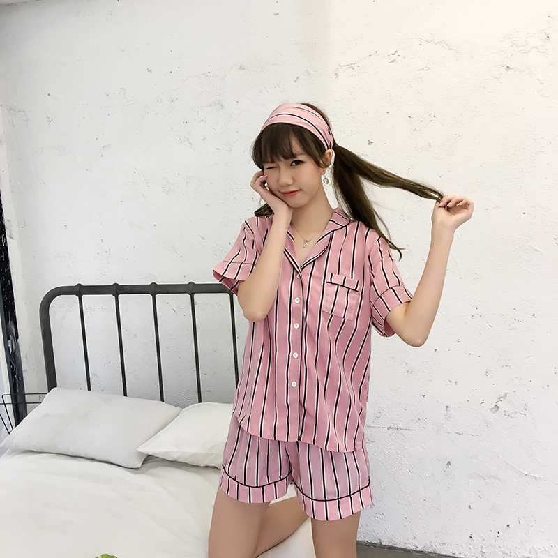 ชุดนอนลายทาง น่ารัก แถมที่คาดผมสุดแบ๊ว พร้อมส่งเลยจ้า