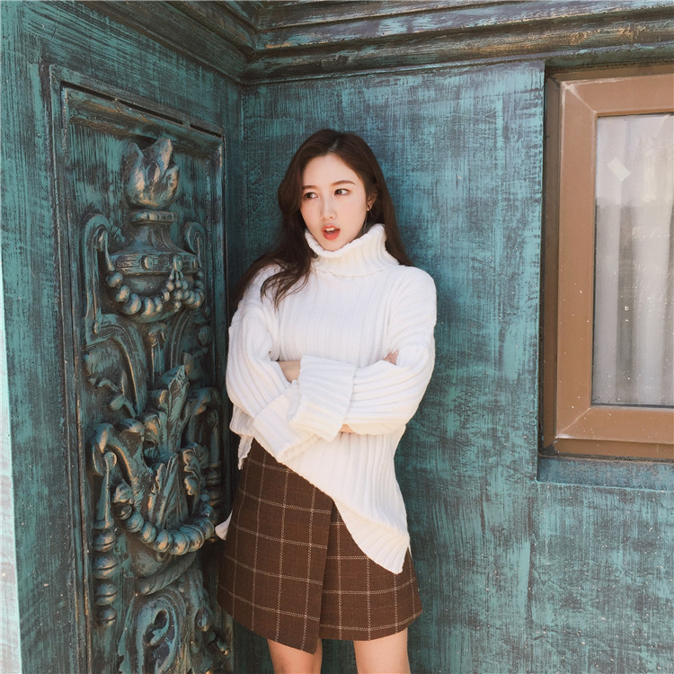 เสื้อไหมพรมตัวโคล่ง Sweater สีขาว คอเต่า ผ้าเนื้อนุ่มอุ่น น่ารักมากจ้า