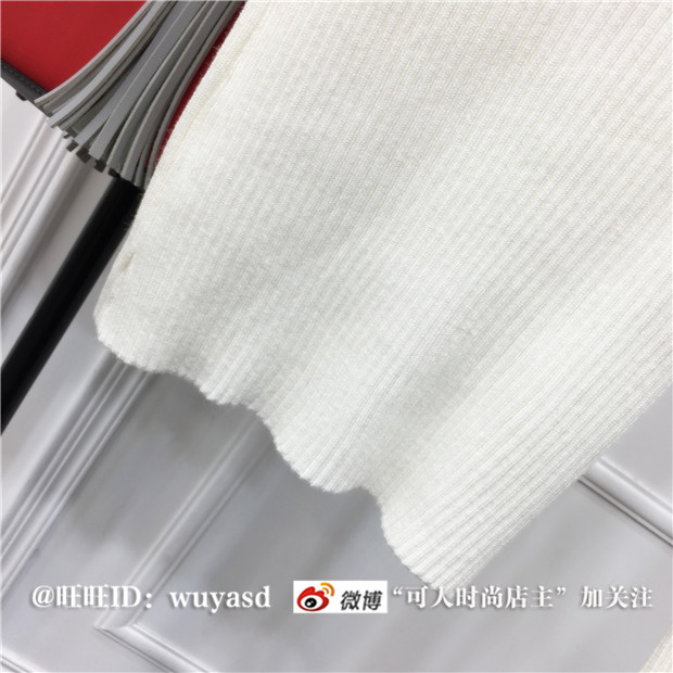 สีขาว: เสื้อสเวตเตอร์ ไหมพรมคอเต่า ยืดได้เยอะมาก ถ่ายจากงานจริง พร้อมส่ง สำเนา