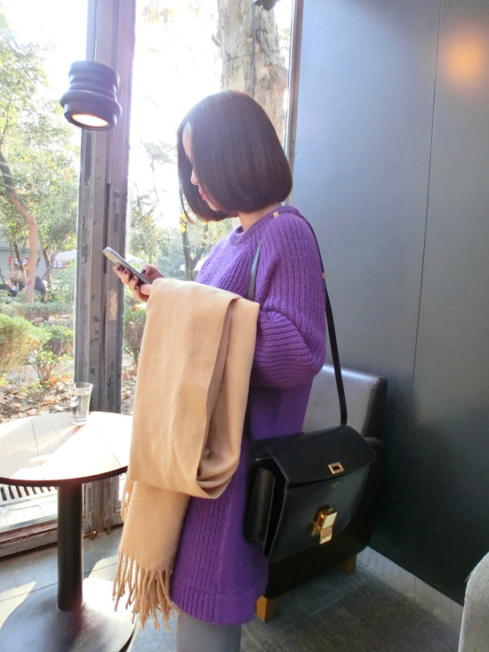 Sweater เสื้อไหมพรมถักตัวยาว สีม่วง ใส่ตัวเดี๋ยวได้เลยเก๋ๆ ยืดได้เยอะ ม่วง