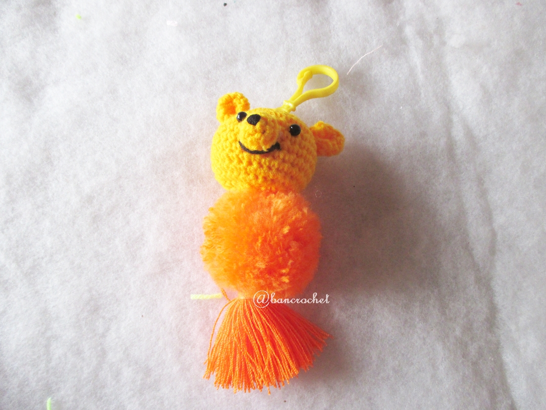 พวงกุญแจปอมปอมหมีพู pompoms pooh crochet keychain