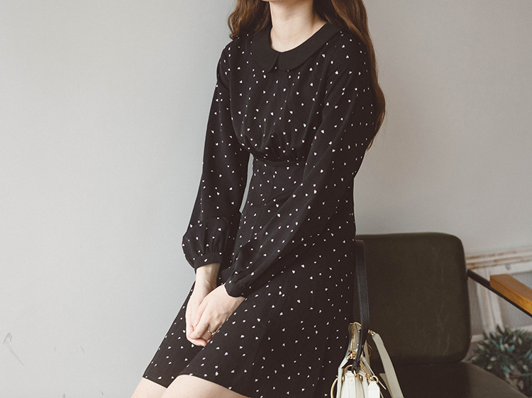 Dress4577 เดรสลายหัวใจสีดำ คอบัว แขนยาวกระดุมข้อมือ ซิปหลังใส่ง่าย ผ้าไมโครเนื้อดีใส่สบาย งานสวยผ้านุ่มน่าใส่ ทรงนี้ใส่ได้เรื่อยๆ ใส่ทำงาน ใสเที่ยว ชุดเดียวจบเลยจ้า