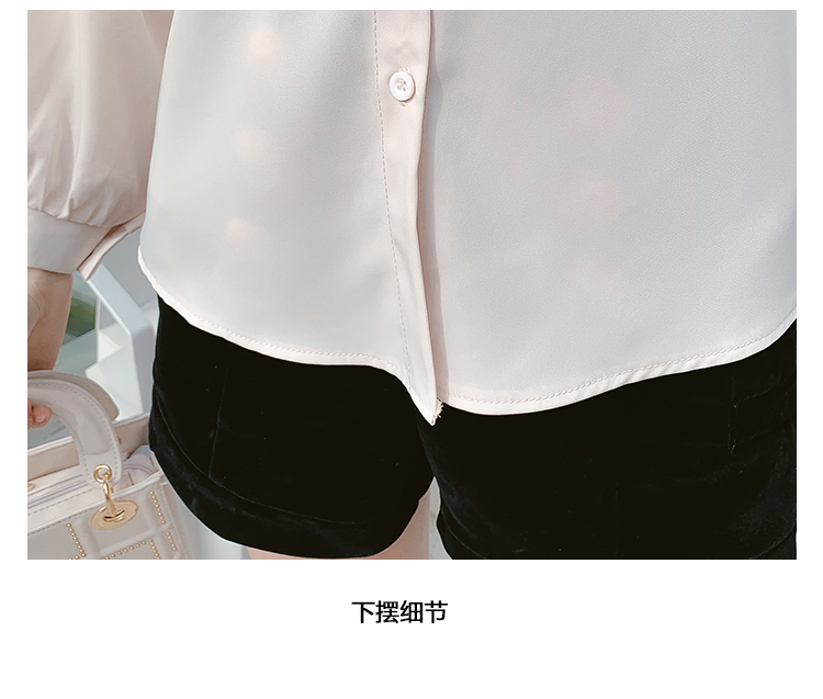 Blouse3859 เสื้อเชิ้ตแขนยาวกระดุมข้อมือสีครีม กระดุมผ่าหน้า อกปักลายตัวอักษร คอปกผูกโบว์ลูกไม้แยกชิ้น (สามารถถอดออกได้) ผ้าคอตตอนซิลค์เนื้อดีนุ่มหนามีน้ำหนักทิ้งตัว รุ่นนี้ผ้าเนื้อดีมากใส่สบายไม่ร้อนไม่ยับง่าย งานสวยดูดี ใส่เที่ยว/ใส่ทำงา