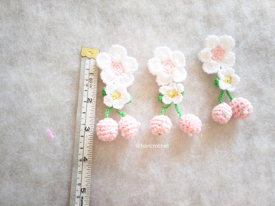 ดอกสตรอเบอรี่ถักโครเชต์ strawberry flower crochet สีชมพูอ่อน 3.2 นิ้ว