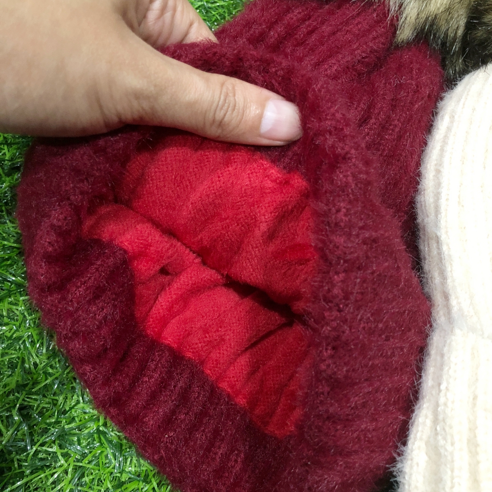 หมวกไหมพรมเนื้อนุ่ม แต่งโลโก้ช่วงปีกหมวก ด้านในบุขนอุ่น พร้อมส่ง งานดีเลยจ้า