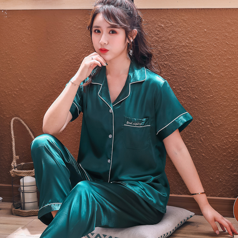 ชุดนอนผู้หญิง