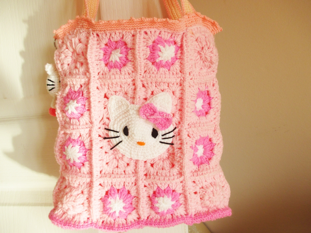 กระเป๋าคิตตี้ถักโครเชต์ สีเหลี่ยมใบใหญ่ kitty bag crochet