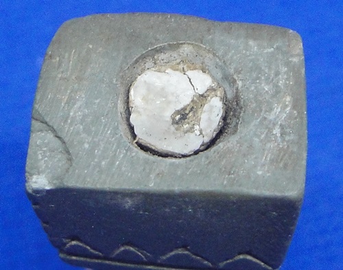 พระปิดตาหินแกะหลวงปู่เสาร์