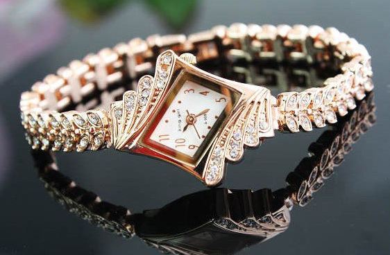 นาฬิกาข้อมือ ฝังเพชร สี Rose Gold เพชรสังเคราะห์ สายลายดอกไม้เรียงแถว สวยมากค่ะ no 96238