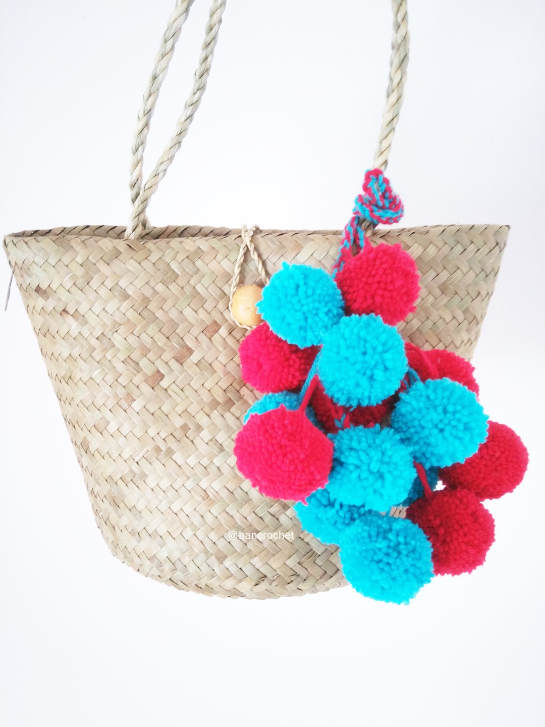 กระเป๋าสานกระจูดห้อยปอมปอม grajood basket weave bags คละสี 7*10*7*12 นิ้ว