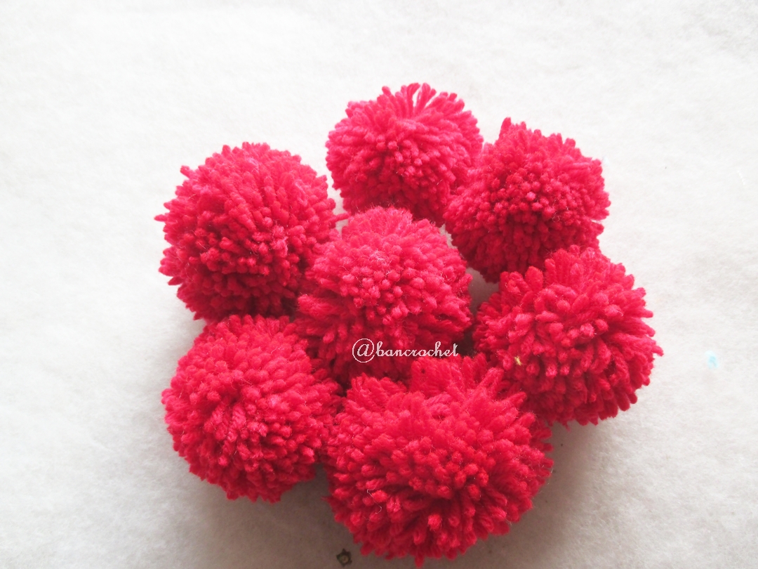 ปอมปอมไหมพรมสีแดง ขนาด 2 นิ้ว pompoms crochet
