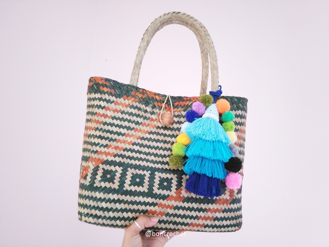 bancrochet กระเป๋ากระจูดสาน ลายเขียว แถมที่แขวนกระเป๋า ขนาด 11*10*4*16 นิ้ว basket weave bags ลายเขียวสลับ 11*10*4*16 นิ้ว