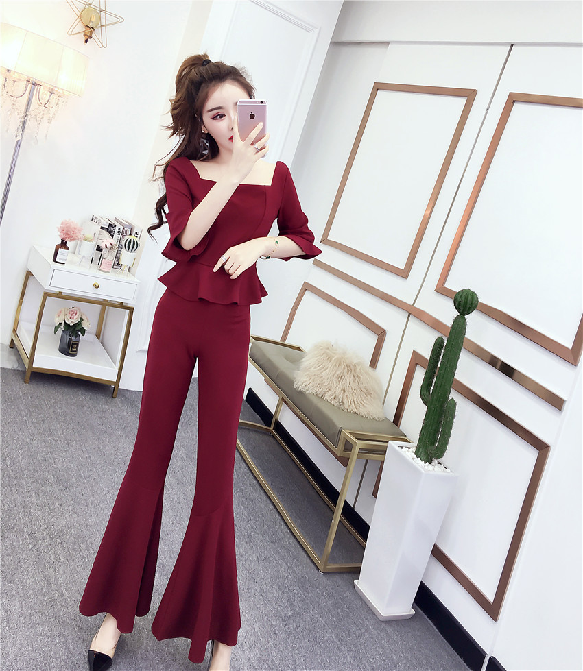 Set_bt1733 ชุดเซ็ท(เสื้อ+กางเกง) เสื้อคอเหลี่ยมชายระบายแขนสามส่วนซิปหลังใส่ง่าย กางเกงขายาวชายบาน เอวสม็อคยางยืดหลัง ผ้าโพลีเนื้อดีหนามีน้ำหนักยืดหยุ่นได้ งานดีทรงดีเรียบหรู ใส่แล้วดูสวยแพง มี 2 สี ดำ, ไวน์แดง