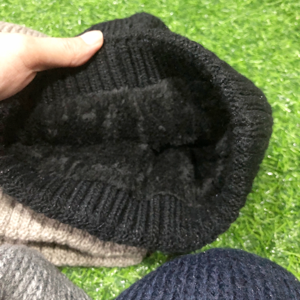 หมวกไหมพรมเนื้อนุ่ม แต่ง logo ช่วงปีกหมวก ด้านในบุขนอุ่น พร้อมส่ง