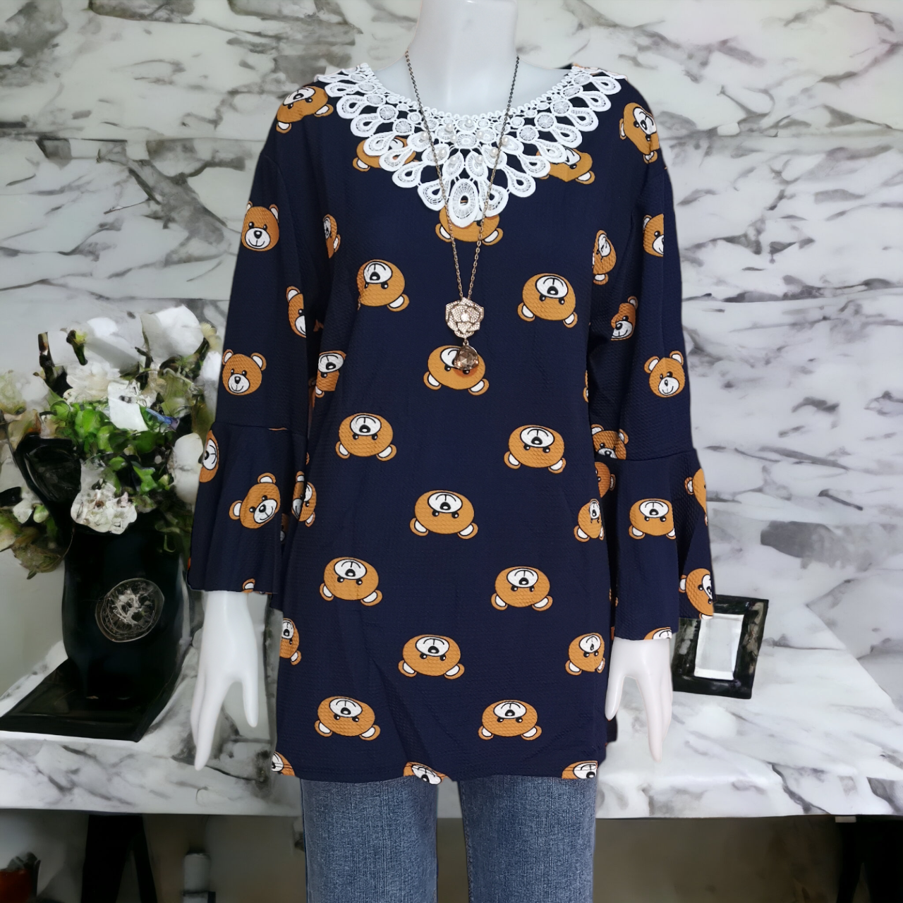 Dress3445 Big Size ชุดเดรส/เสื้อตัวยาวแฟชั่นไซส์ใหญ่ลายหน้าหมี คอลูกไม้ถัก แขนกระดิ่ง ผ้าวูลเวฟ(ผ้าหนังไก่)เนื้อนุ่มมีน้ำหนักทิ้งตัวยืดขยายได้เยอะ ลายหมี มี 3 สี กรม, ขาว, ดำ