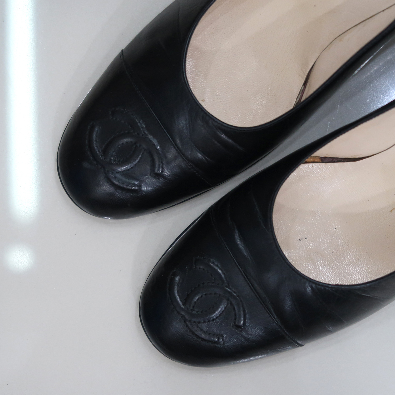 Chanel Black Calf Leather Cap Toe Pumps Size 38.5